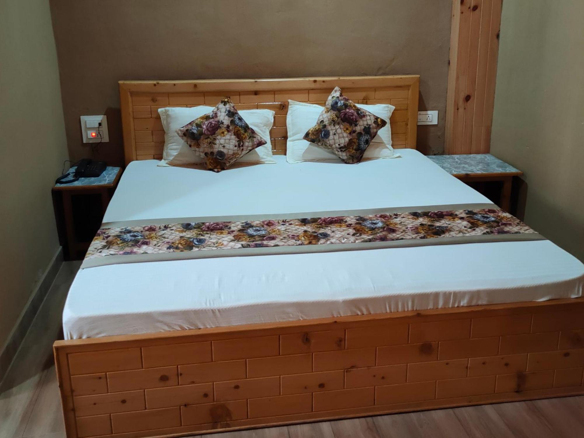 Hotel Cozy Haven Mandi Habitación foto